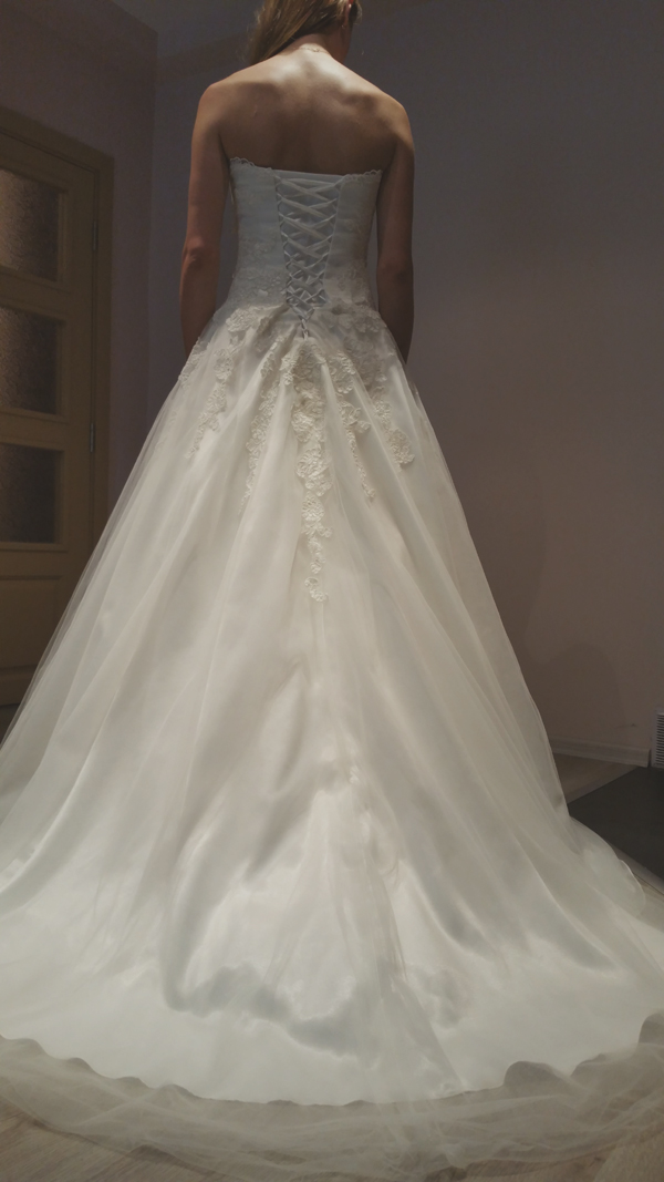 Wedding dress by Desi Moneva